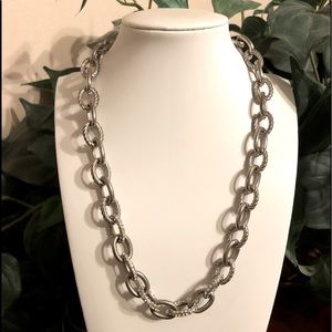 😃Bold Silver Tone oval links with clear rhinestones necklace.